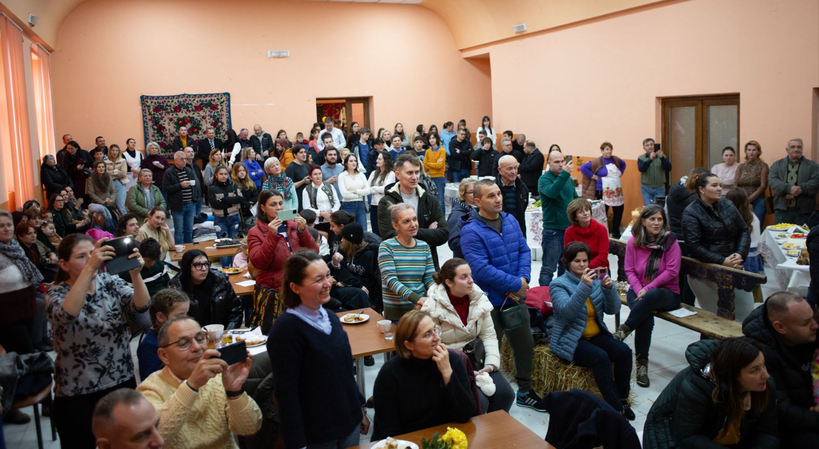 Participanți la brunch-ul comunitar de lansare din noiembrie 2023