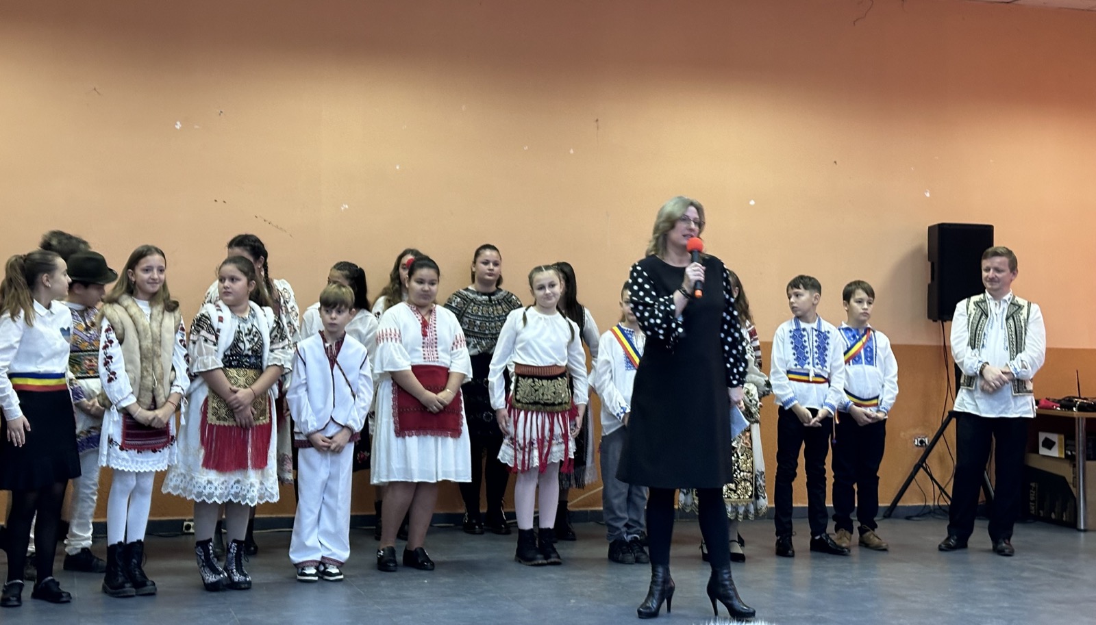 Detaliu cu costum popular